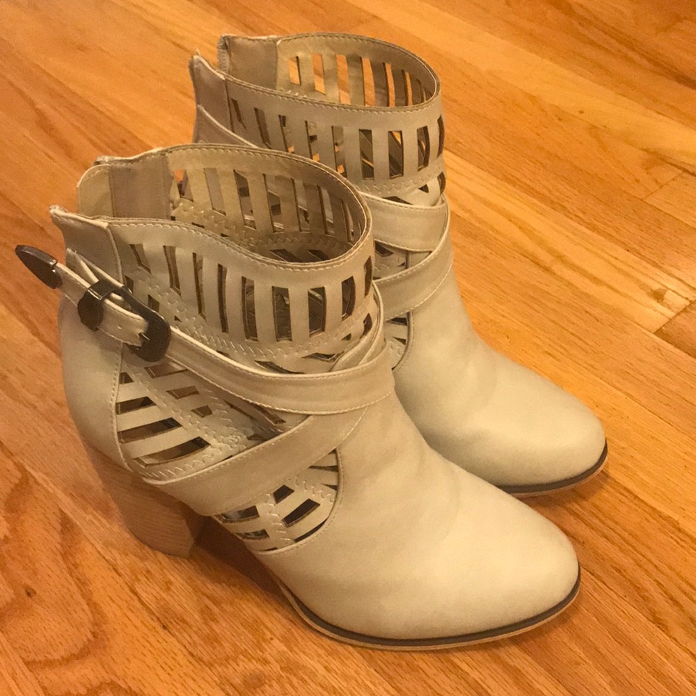 Gently worn size 9 ankle boots